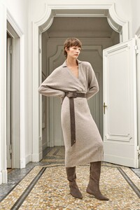 00004-Agnona-Pre-Fall-20.thumb.jpg.d99dbd16733085b7086cfcad1ea373bf.jpg