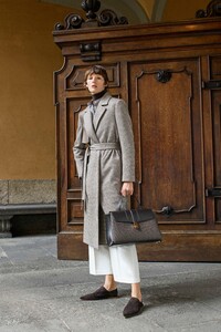 00005-Agnona-Pre-Fall-20.thumb.jpg.104a4e5c26232b6cd9b2c393419acb28.jpg