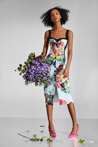 00005-Carolina-Herrera-Pre-Fall-2020.thumb.jpg.f6d17852e1b506263e83b34a6c09dbe2.jpg