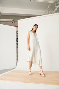 00005-Zero-Maria-Cornejo-Pre-Fall-2020-credit-Matthew-Kristall.thumb.jpg.b6c3c4e9e01574a836c82c4da92d86a1.jpg