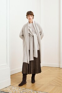 00006-Agnona-Pre-Fall-20.thumb.jpg.32fc3b1f8aad018b6088d4d504e090ae.jpg