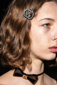 00008-Gucci-Details-Pre-Fall-20.thumb.jpg.b7ff15595762cabb5c57dbc589cbe098.jpg