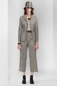00008-christian-dior-pre-fall-2020.thumb.jpg.bb77945795ca401b530e017be9e16451.jpg