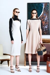 00009-Christian-Siriano-Pre-Fall-2020.thumb.jpg.dba0d292c2d79f8c26fd7c3f0f669908.jpg