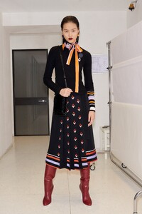00009-Valentino-Pre-Fall-2020.thumb.jpg.0ce2dbea151a246f3a074a04cab7e26d.jpg