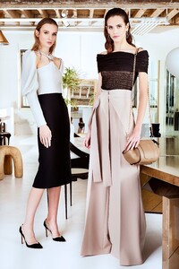 00010-Christian-Siriano-Pre-Fall-2020.thumb.jpg.b2c48ec2ddf966e0ea6ae3f227efe46a.jpg