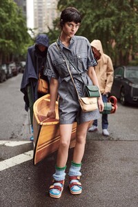 00010-Coach-Pre-Fall-2020.thumb.jpg.aecbd18d7d109d34d49f67442e6f8c21.jpg