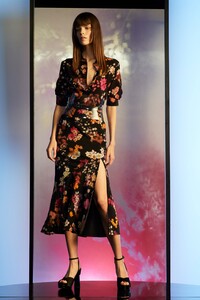 00010-altuzarra-pre-fall-2020.thumb.jpg.4cd82bf1b08effe69bebc20a602c8226.jpg