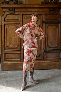 00011-Agnona-Pre-Fall-20.thumb.jpg.42ba9f3863f4944dff3df60eec578ed4.jpg
