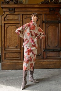 00011-Agnona-Pre-Fall-20.thumb.jpg.42ba9f3863f4944dff3df60eec578ed4.jpg