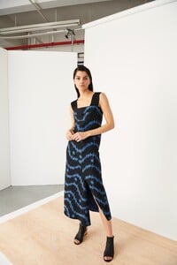 00011-Zero-Maria-Cornejo-Pre-Fall-2020-credit-Matthew-Kristall.thumb.jpg.264169be8c15a67e70df1787fbab620f.jpg