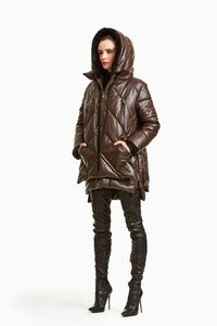 00011-dennis-basso-pre-fall-2020-credit-Masato-Onoda.thumb.jpg.059d2b44bd1190683fe74ea5dc82e0cc.jpg