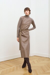 00012-Agnona-Pre-Fall-20.thumb.jpg.9447c297631550f5fa38d18d23ff03a0.jpg