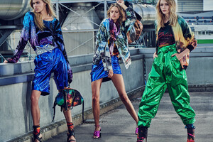 00012-balmain-vogue-resort-2018-pr.thumb.jpg.a698469899f9191aaf3f94ad5143c350.jpg