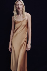 00012-theory-pre-fall-2020.thumb.jpg.d35623cd45e86d6bc236bd3a5e41fd25.jpg