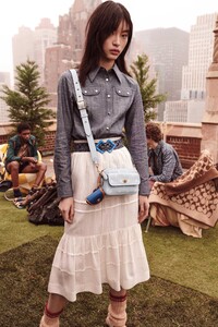 00014-Coach-Pre-Fall-2020.thumb.jpg.7b8cad2c4ed490541b3a43fca8287f13.jpg