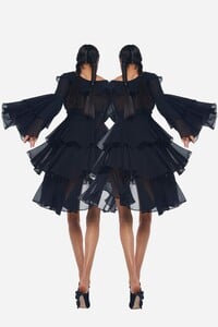 00014-norma-kamali-pre-fall-2020.thumb.jpg.b0a49b5bca0a410f9a501694fe71c3ec.jpg