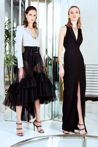 00015-Christian-Siriano-Pre-Fall-2020.thumb.jpg.b0cfad85a71fbe7a7343490f85b8f075.jpg