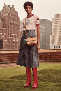 00016-Coach-Pre-Fall-2020.thumb.jpg.a552216e51284577d45f406ae8d3ba4b.jpg