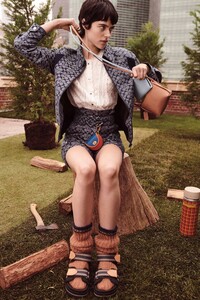 00017-Coach-Pre-Fall-2020.thumb.jpg.8f87621b40dcd614d43f4d9a37c43581.jpg