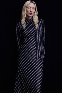 00017-theory-pre-fall-2020.thumb.jpg.f23ef8e8379ef060ab7e77b5e6e2b0d0.jpg