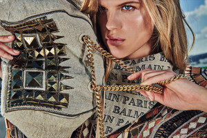 00018-balmain-vogue-resort-2018-pr.thumb.jpg.e19a7d281754307bae711fe19af665f4.jpg