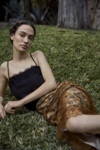 00019-Vince-Pre-Fall-20.thumb.jpg.912725ff58e932c101c43f664c1d041d.jpg
