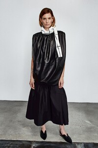 00021-3.1-Phillip-Lim-Pre-Fall-2020.thumb.jpg.83fd0d2a58a1e7ccd5b7c8d3a1924622.jpg