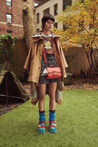 00023-Coach-Pre-Fall-2020.thumb.jpg.2d7640d36d84c97accf46e0b323fc8c5.jpg