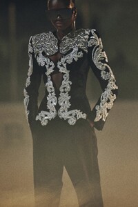 00024-BALMAIN-Pre-Fall-2020.thumb.jpg.de09ed0f43d593509648328e3610b813.jpg