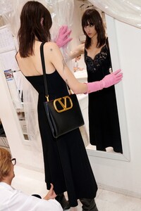 00024-Valentino-Pre-Fall-2020.thumb.jpg.eafa1dcf6120b9b257cc81de8ed93803.jpg