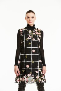 00025-dennis-basso-pre-fall-2020-credit-Masato-Onoda.thumb.jpg.99320e071f0b1cc0118a9cc7d05db7a4.jpg