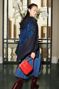 00026-Valentino-Pre-Fall-2020.thumb.jpg.8c741da44a66d7bddc4392060eee5495.jpg