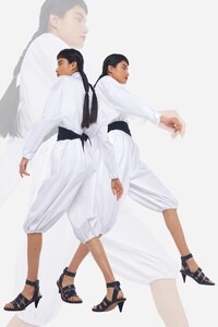00026-norma-kamali-pre-fall-2020.thumb.jpg.8eaaa7876e34b47132a515f0026b73d8.jpg