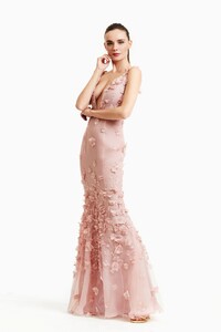 00027-dennis-basso-pre-fall-2020-credit-Masato-Onoda.thumb.jpg.229908ab50ace2e32167760835855c89.jpg