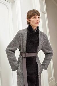 00028-Agnona-Pre-Fall-20.thumb.jpg.f7312b54c3e2d07b885851f04e8c4a39.jpg