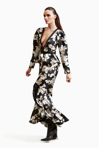 00028-dennis-basso-pre-fall-2020-credit-Masato-Onoda.thumb.jpg.d2776845aa9a3ce389f32c69507b2145.jpg