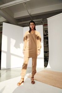 00029-Zero-Maria-Cornejo-Pre-Fall-2020-credit-Matthew-Kristall.thumb.jpg.a17576dbd83212770799130270dd6e2b.jpg