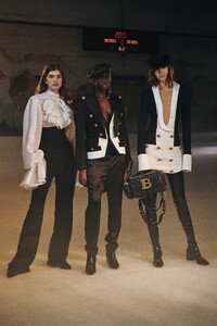 00032-BALMAIN-Pre-Fall-2020.thumb.jpg.54d08dbf79168f88c36d02e8b2900f61.jpg