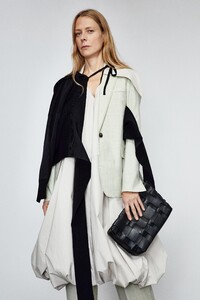 00033-3.1-Phillip-Lim-Pre-Fall-2020.thumb.jpg.c34ce6ff4a676ad85e345c07a2e5562b.jpg