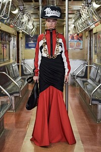 00035-Moschino-Pre-Fall_2020-_SDR0850.thumb.jpg.f40135cd75f47b3d52849f236a439326.jpg
