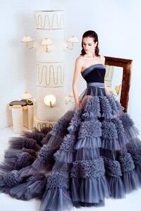 00038-Christian-Siriano-Pre-Fall-2020.thumb.jpg.db38cdf2b9c5681b4c5d021a551305c4.jpg