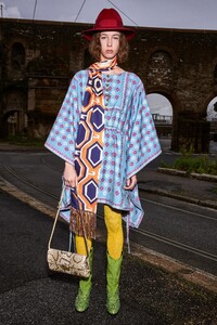 00040-Gucci-Pre-Fall-20.thumb.jpg.cd32497ef56dee9353647f1e39488f9c.jpg