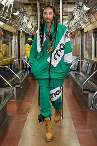 00042-Moschino-Pre-Fall_2020-_SDR1045.thumb.jpg.a6df7214848c16b5dd10c3aff949b271.jpg