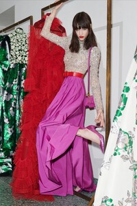 00044-Valentino-Pre-Fall-2020.thumb.jpg.b2f648f652d36ebd59386e6266cd8834.jpg