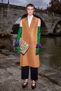 00046-Gucci-Pre-Fall-20.thumb.jpg.10a448b6c2709a6301c982ee163593b6.jpg