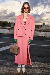 00047-Gucci-Pre-Fall-20.thumb.jpg.10be3f8632fb3755484bf8b4230c6527.jpg