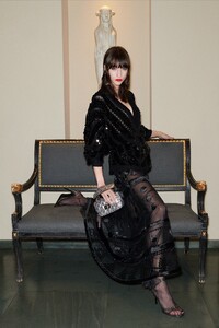 00049-Valentino-Pre-Fall-2020.thumb.jpg.bd61232550d226947042fb9cf2728b61.jpg