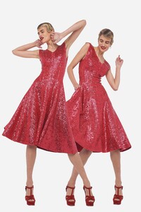 00049-norma-kamali-pre-fall-2020.thumb.jpg.fbbffd67109c398bdf744d0b21370f17.jpg