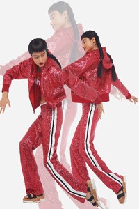 00053-norma-kamali-pre-fall-2020.thumb.jpg.be76220880a4b3cafe8ae3e1a8775795.jpg